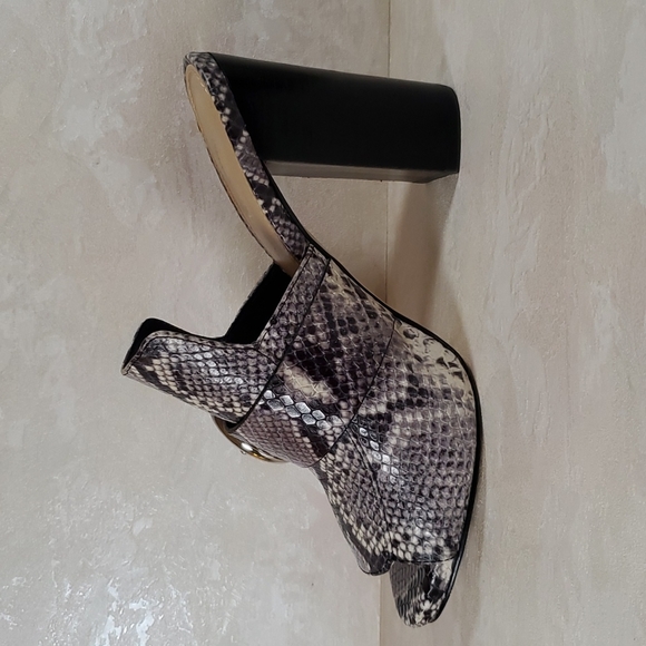 Michael Kors Gray & Cream Leather Reptile Block Heel Mules with Peep Toe Size 6 - Picture 3 of 14
